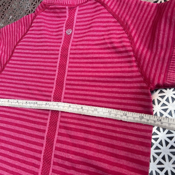 Lululemon Athletica Swiftly Tech Short sleeve Weathered Berry Rumble, workout T - Picture 8 of 8